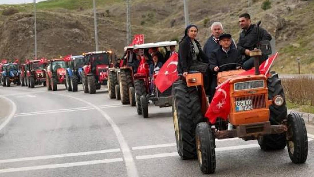 Sozunu tutmadigi traktorle sova devam ozgur ozelden pes dedirten yuzsuzluk 85mtqJIa
